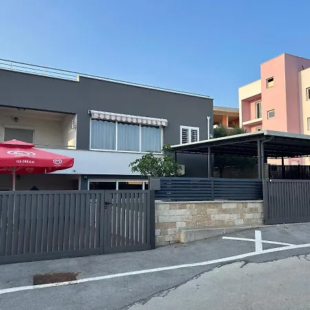 Apartmani Nina Petrčane Exterior foto